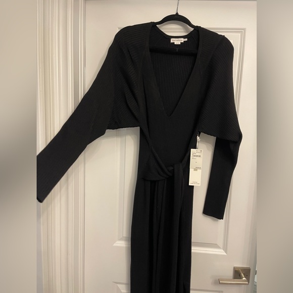 Brand new Good American black sweater dress with adjustable waist tie. - Picture 2 of 4